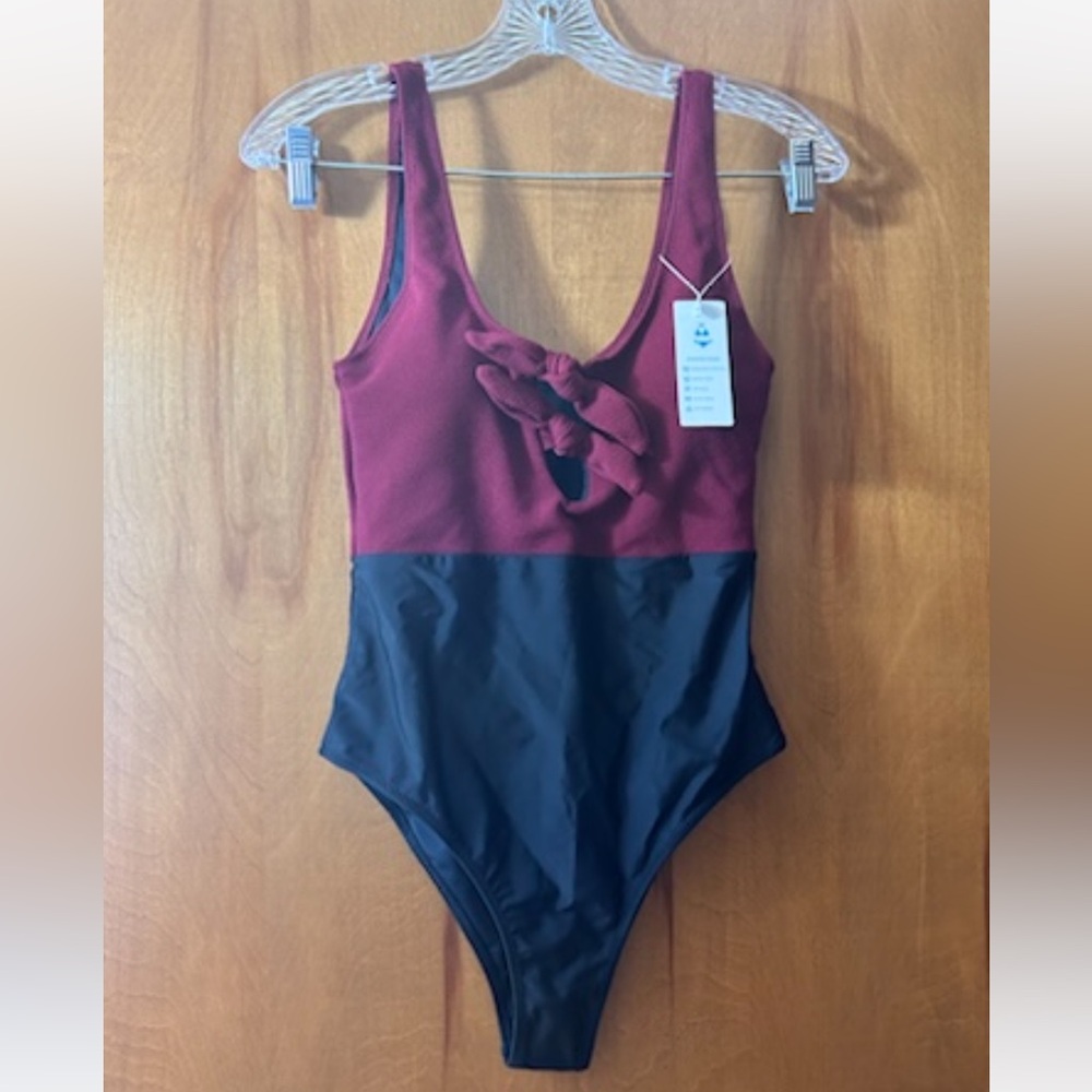 Beachsissi One Piece Swimsuit Size M NWT